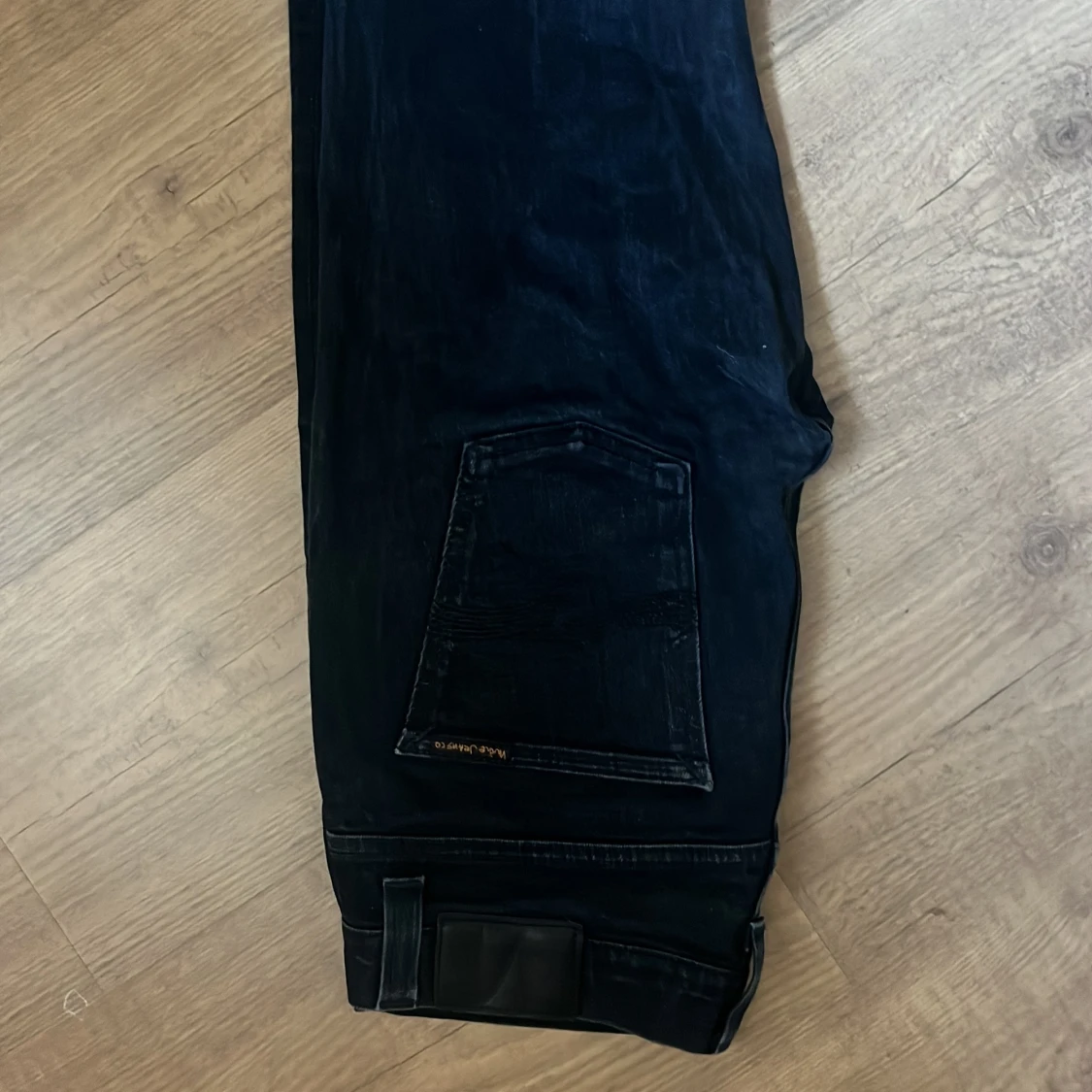 Svarta nudie jeans