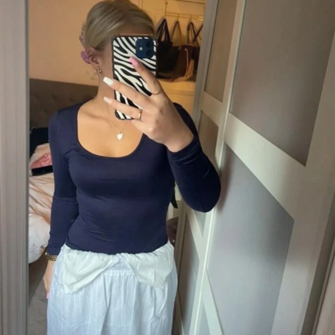 Blå urringad tröja