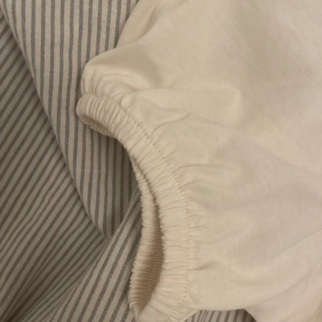 Krämvit blus med knyt från Gina Tricot - 3