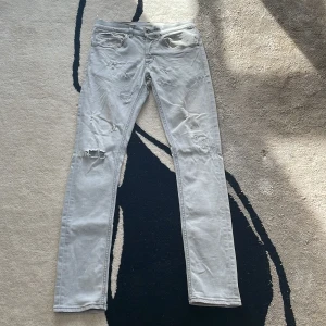 Dondup George  - Dondup jeans i modellen ”George” | Storlek: 30 - Skick: 6/10 - nypris: 3499kr - mitt pris: 349kr