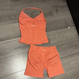 Dfyne set , Färg : coral - Säljer mitt dfyne Impact set i Stl m , den slutsålda färgen coral 🪸fint skick lite lite urtvättat men inget man tänker på!😁
