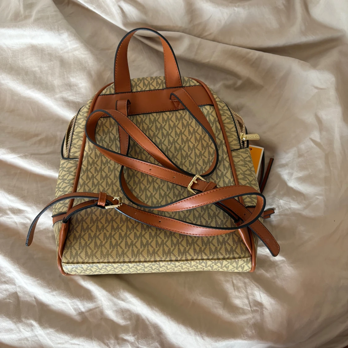 Beige MK ryggsäck med logomönster - 2