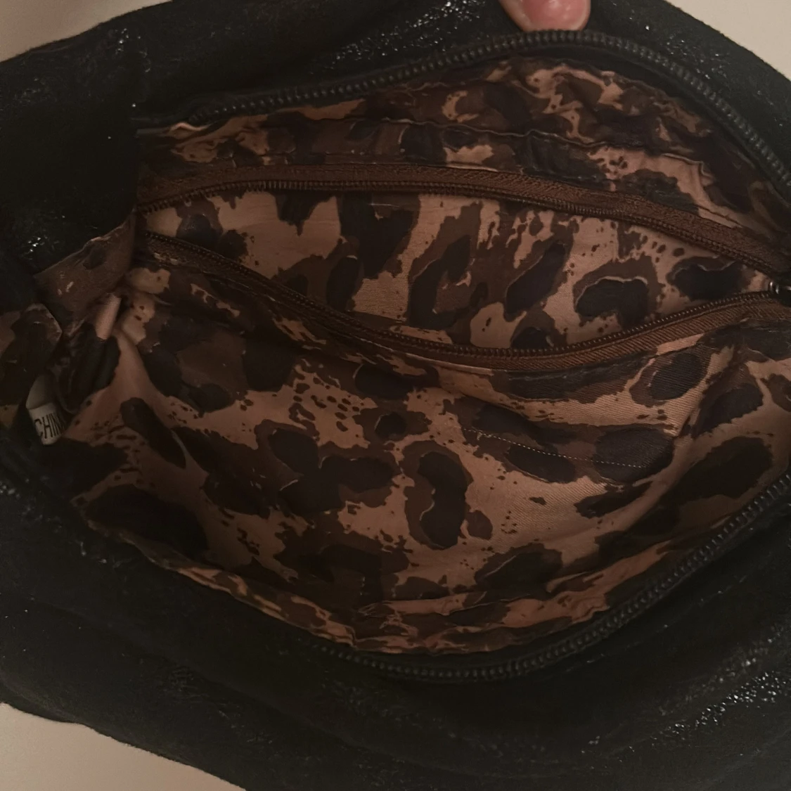 Svart axelväska med kedja  - 2