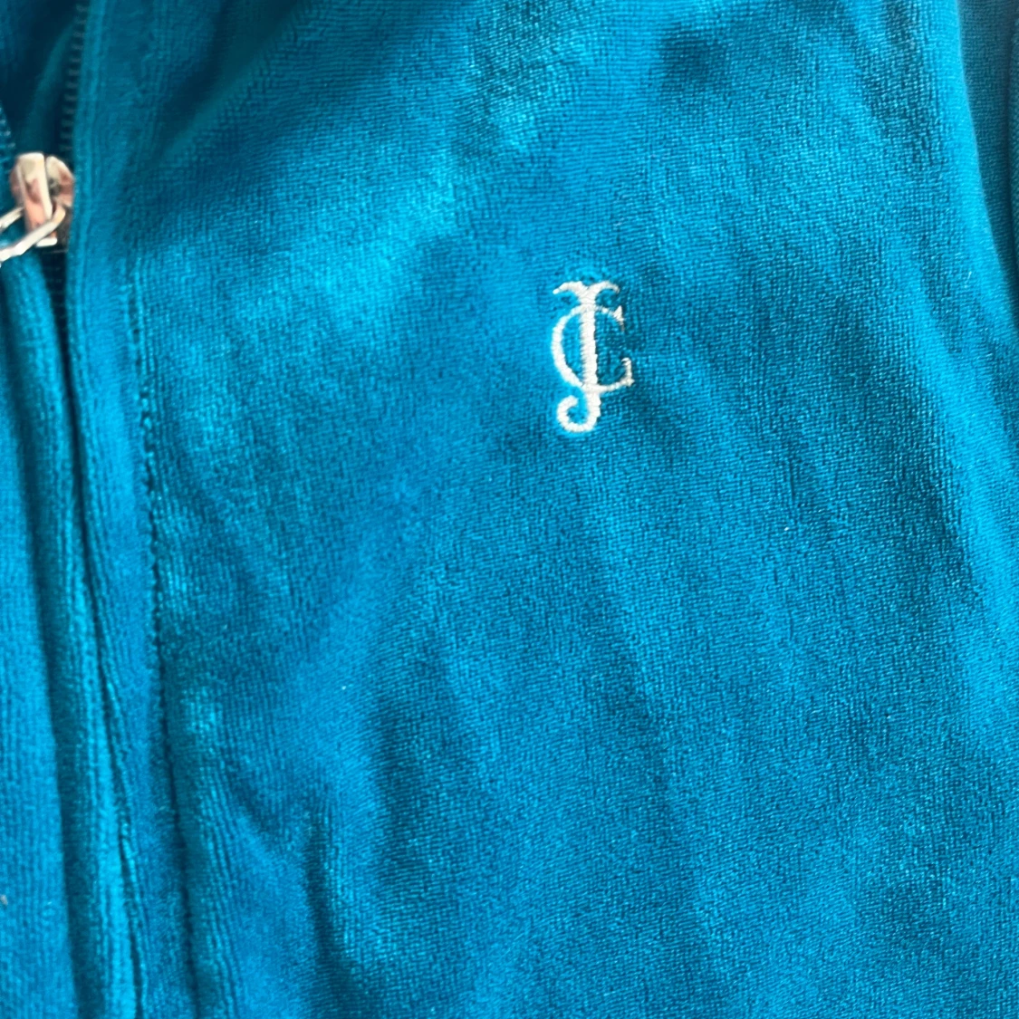 Blå velour hoodie från Juicy Couture - 3