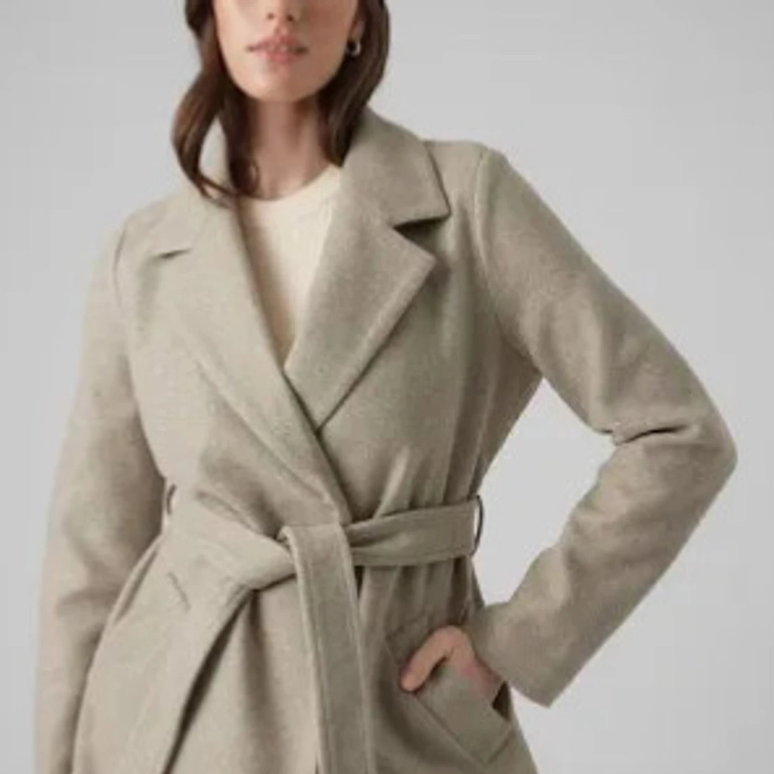 Beige kappa med bälte från Vero Moda - 1