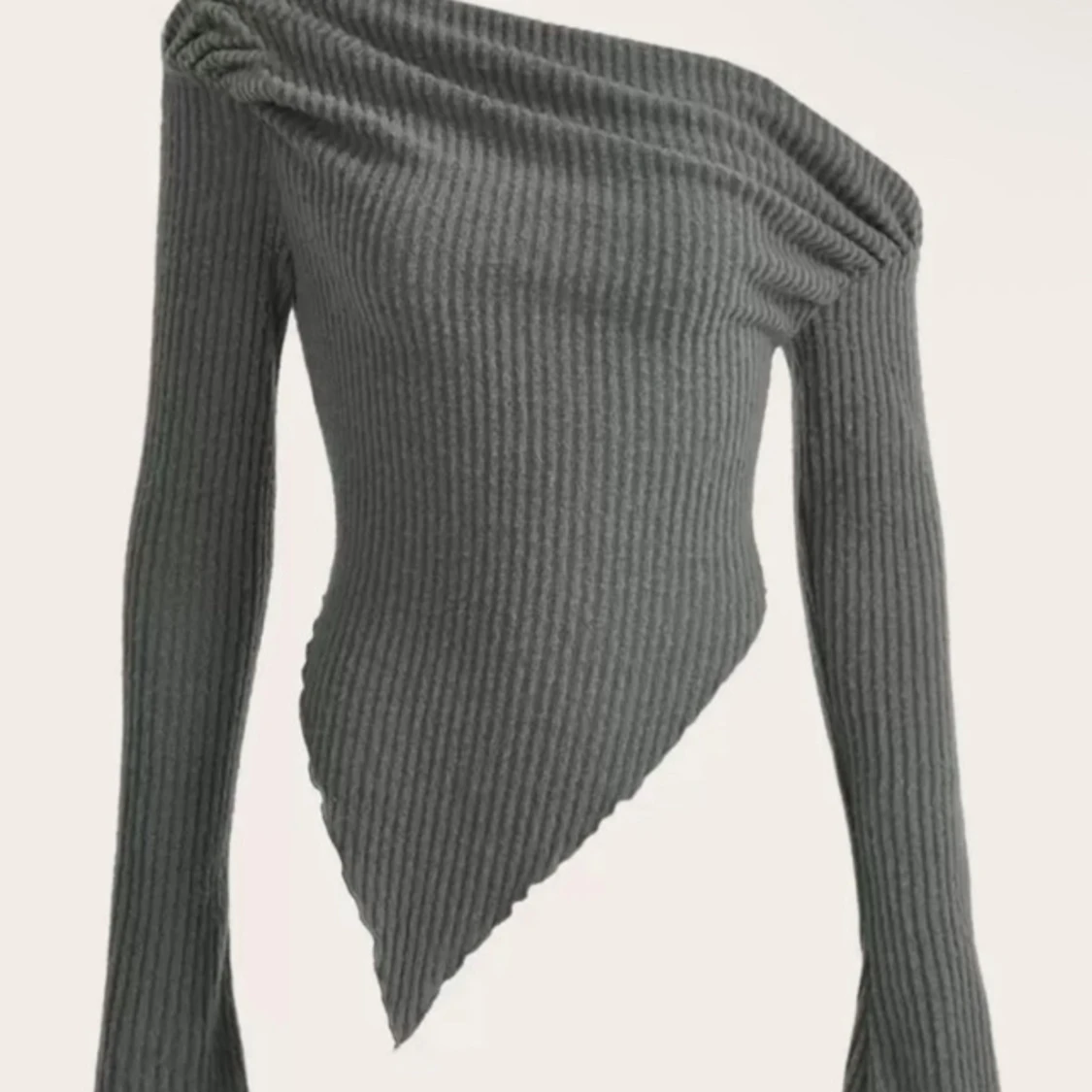 Grå ribbad one shoulder topp (med prislapp) - 1