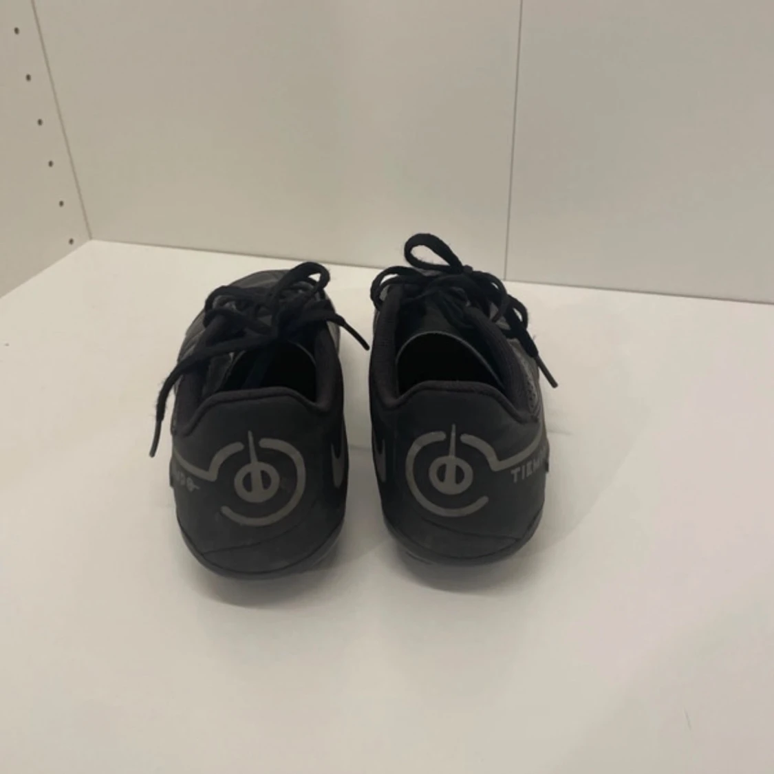 Nike Tiempo svarta fotbollsskor - 2