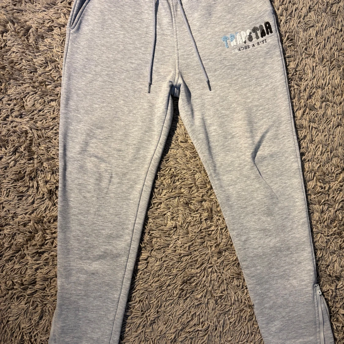 Grå mjukisbyxor från Trapstar