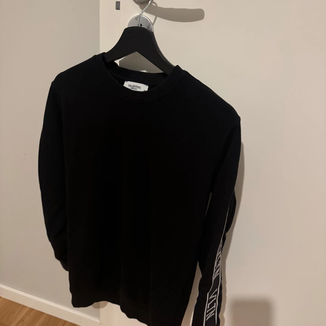 Svart Valentino sweatshirt med VLTN-band