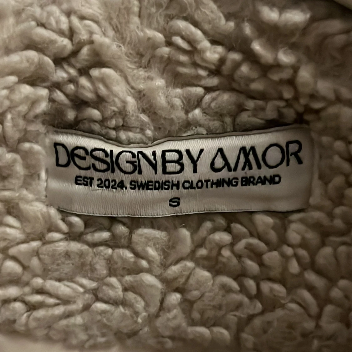 Beige teddyjacka från Design by Amor - 2