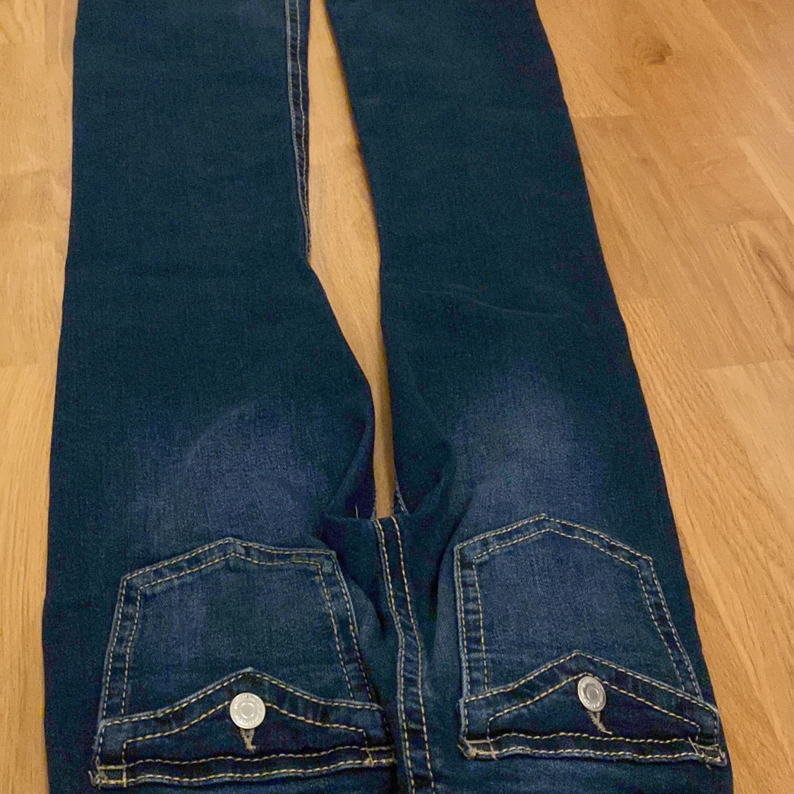 Mörkblå bootcut jeans från Gina Tricot - 2