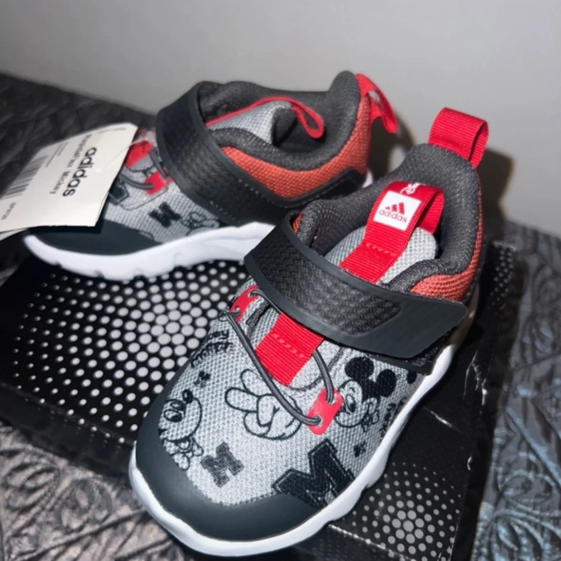 Adidas barnskor med Disney-motiv - 3