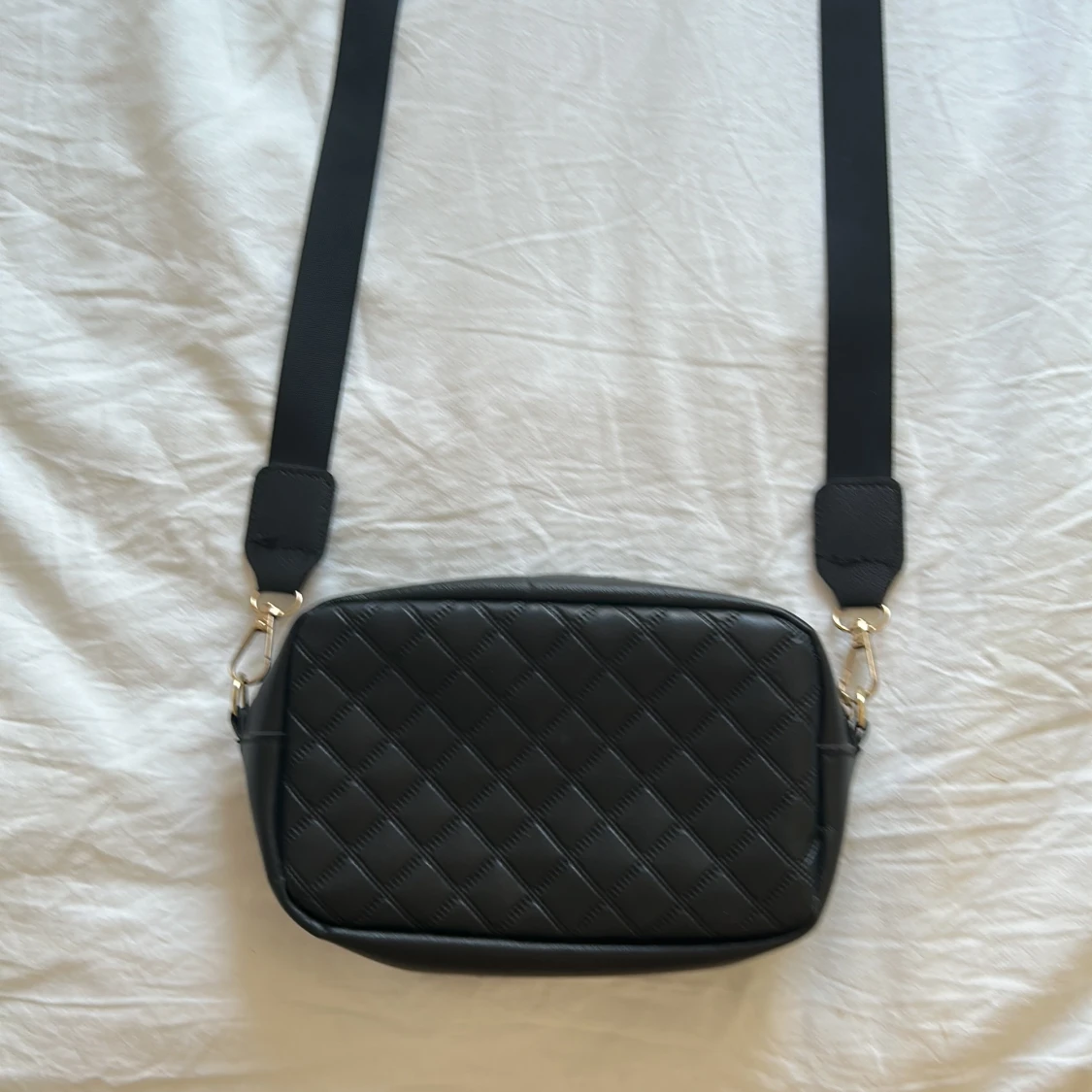 Svart quiltad axelväska - 1