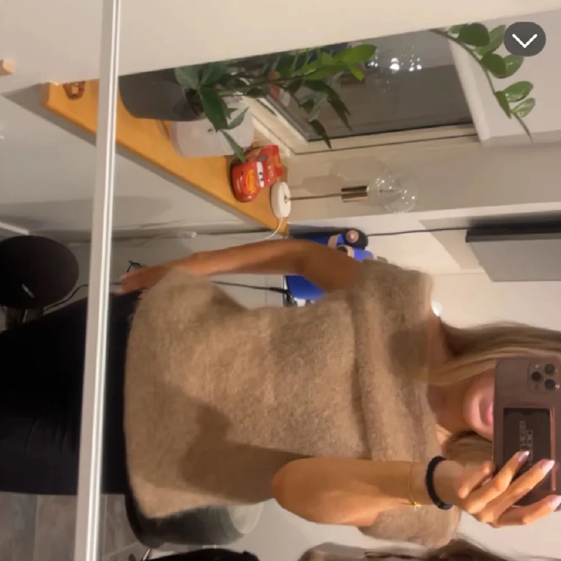 Beige offshoulder tröja - 1