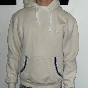 Lacoste Hoodie - Lacoste hoodie that has been woren for a couple months so it is in good condition. Size S fits also M. Ask for more information if needed.
