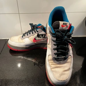 Nike Air Force 1 Low Time Capsule Pack - Säljer ett par The Nike Air Force 1 Low Time Capsule Pack. Storlek 40