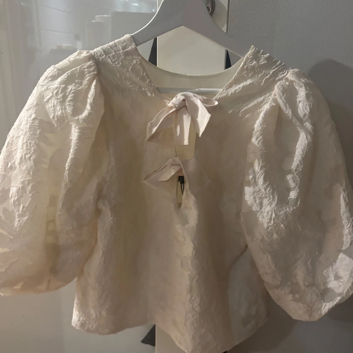 Vit blus från Neo Noir - 1