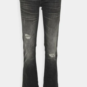 Grå/svarta ltb byxor i modellen ”valerie” - jätte snygga jeans från ltb som är super lätt att matcha till. populära och super bekväma!! de är i super skick!!