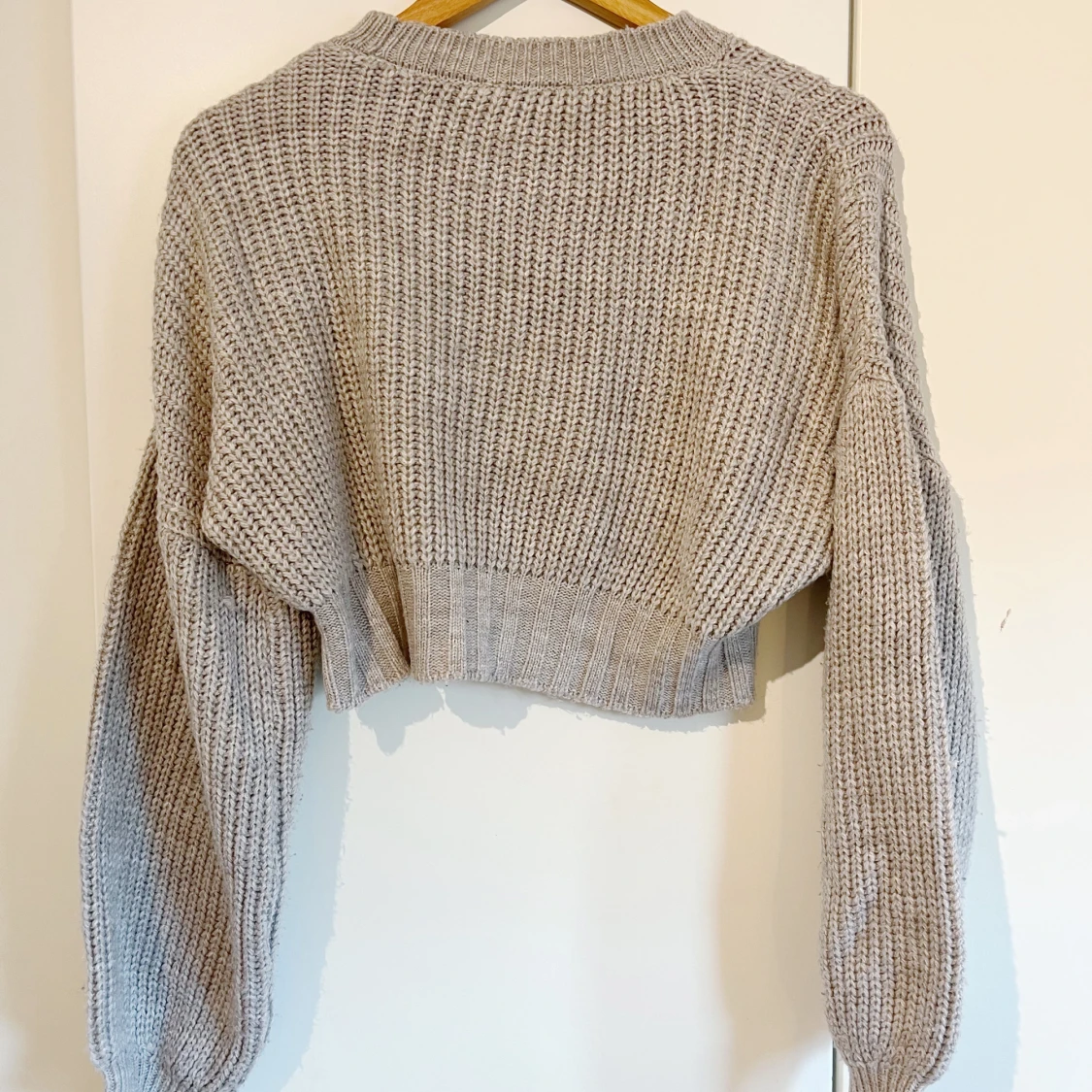 Beige stickad croppad tröja från NA-KD - 2