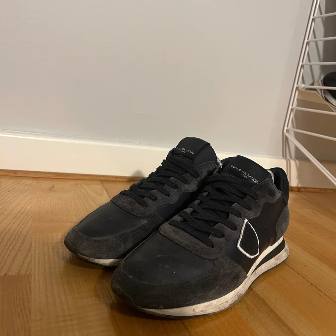 Marinblå sneakers från phillipe model - 1