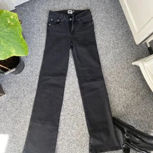 Jeans från lager 157 - Svarta jeans från lager 157 90s boot. Säljer pga att dem inte kommer till användning. Använd ett fåtal gånger. 😊