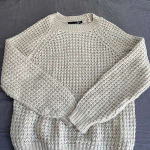Beige stickad tröja från lager157 - fint skick 