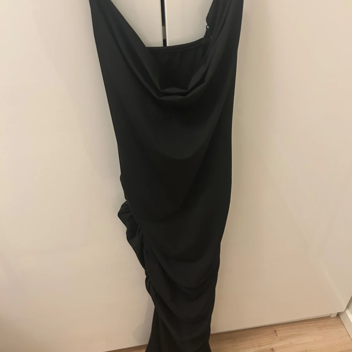 Svart långklänning