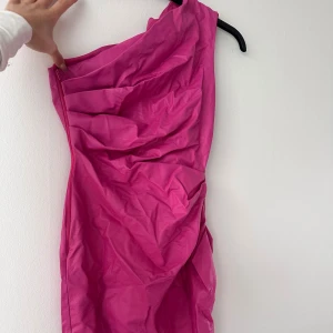 Skinn rosa klänning från asos - Klänning från asos, sitter booomb!