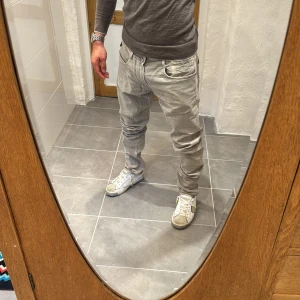 Replay jeans  - Ett par snygga jeans från Replay i storlek W31 L32 i modellen Anbbas 