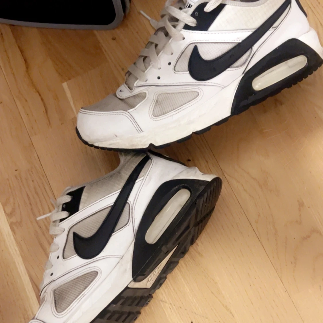 Nike Air Max vita och svarta sneakers