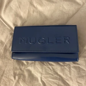 Väska - Väska från mugler. Helt ny. Made in china.