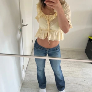 Lågmidjade bootcut Wrangler jeans - Superfina Wrangler jeans Midjemått 41 Innerbenslängd 79