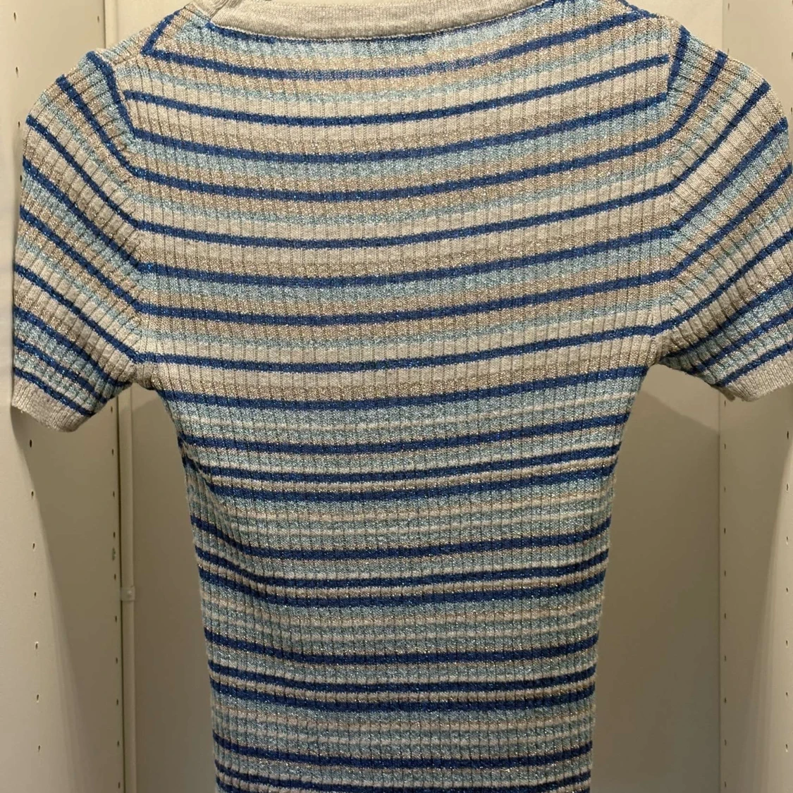 Randig ribbad topp från Design by S - 2