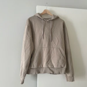 Beige hoodie från NA-KD - Bra skick! 