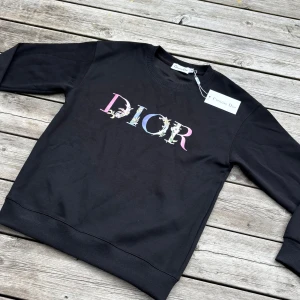 Hoodie  - Säljer denna tröjan går att lösa mer bilder via intresse 