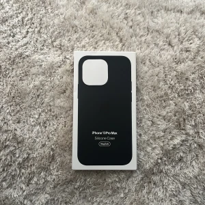 Silikonskal till iPhone 13 Pro Max  - Skalet är inte använt och säljs pga jag köpte till fel då jag har en iPhone 13. 