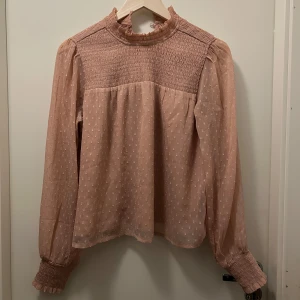 Ljusrosa blus  - Blus från nakd i storlek 34 i fint skick 💓100kr+frakt 💘