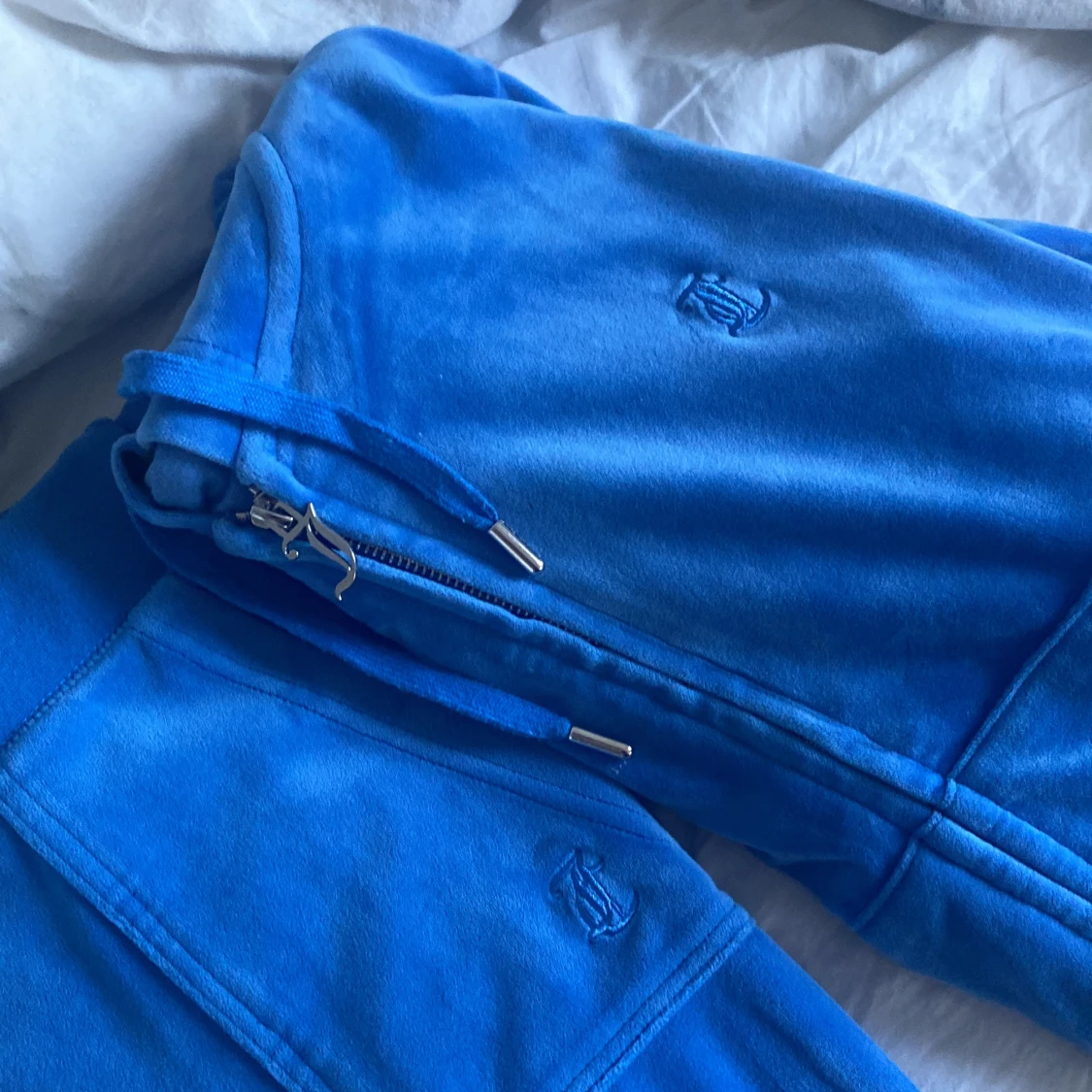 Ett blått juciy couture set  - 4