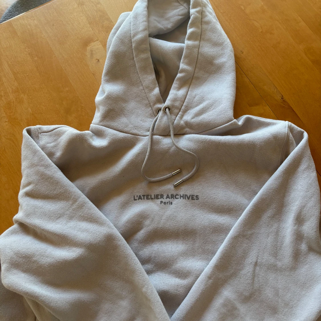 Beige hoodie från L'Atelier Archives - 3