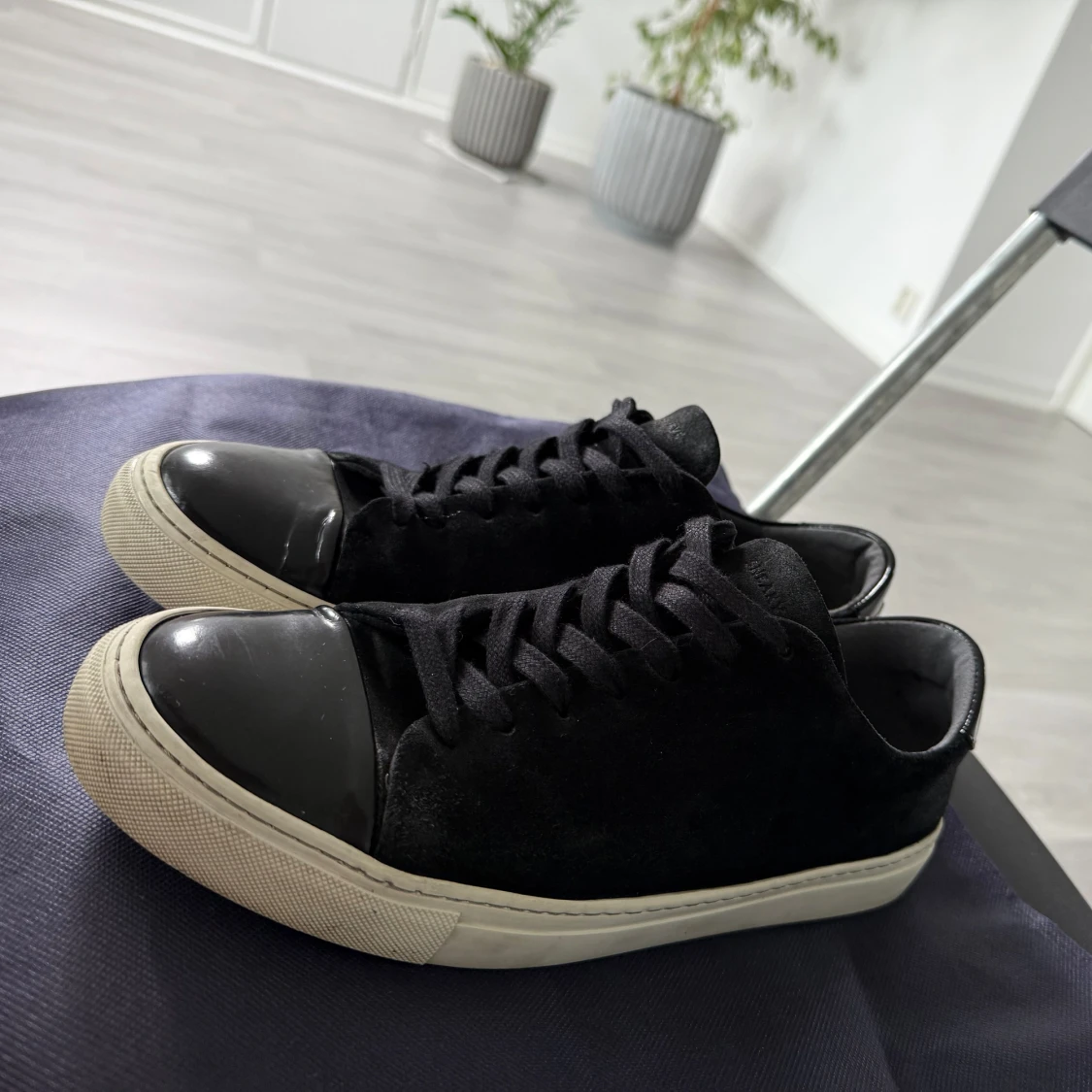 Svarta sneakers från Sneaky Steve - 1