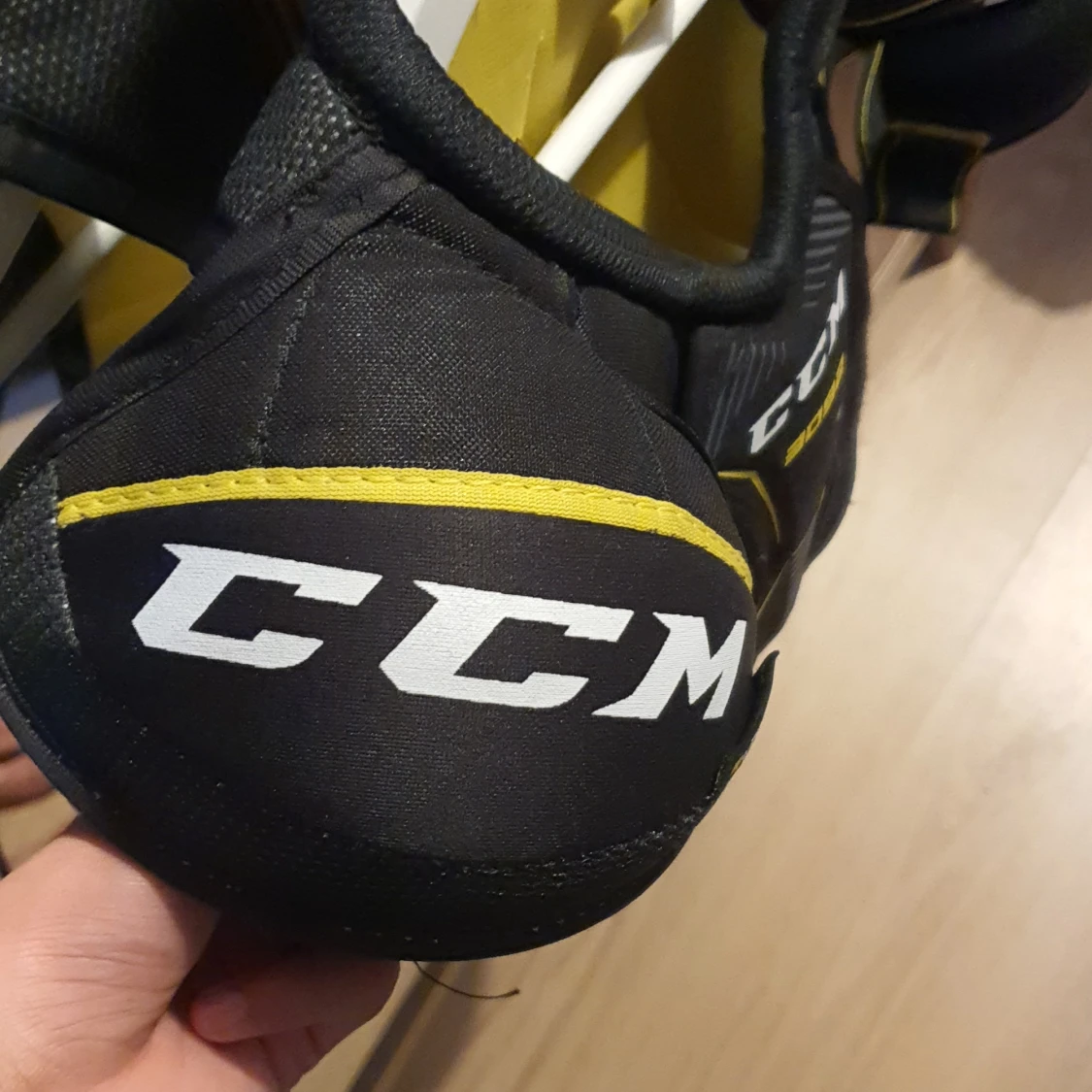 CCM Tacks 3092 axelskydd junior - 3