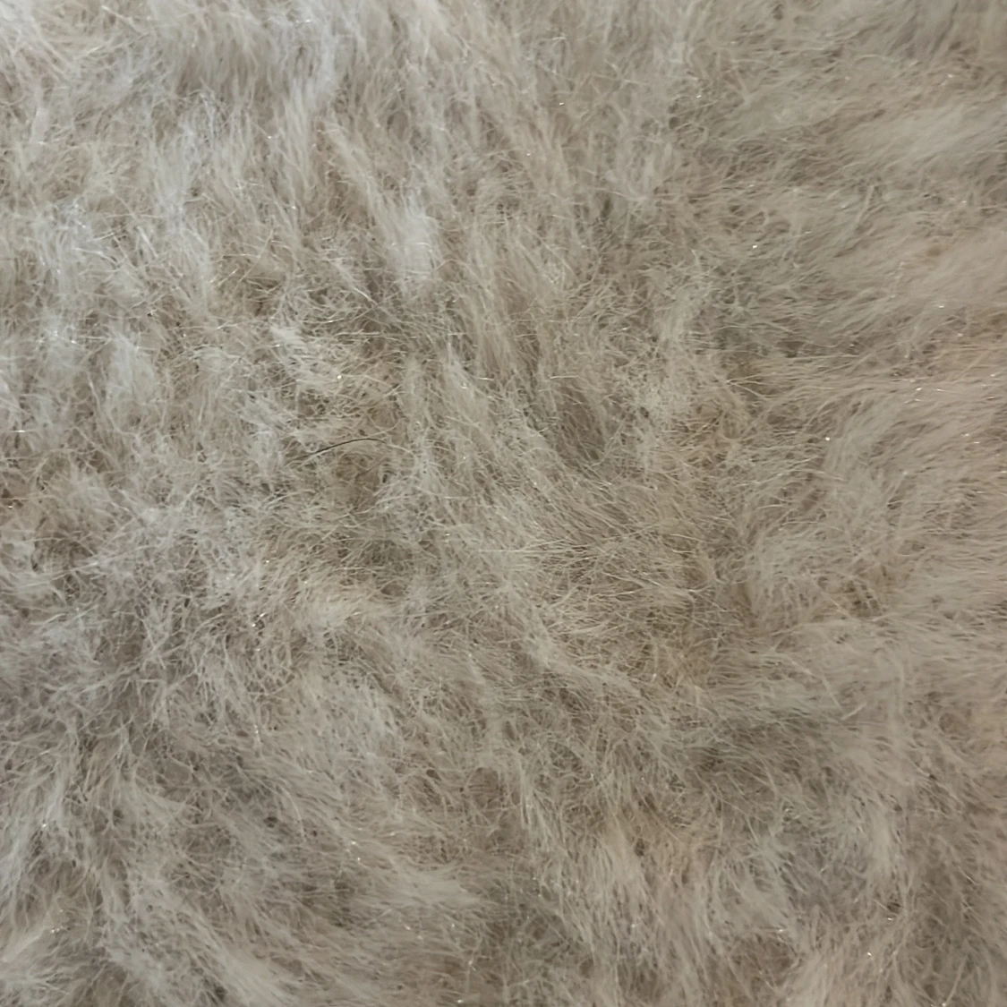 Grå och vit fluffig stickad tröja från Zara - 2