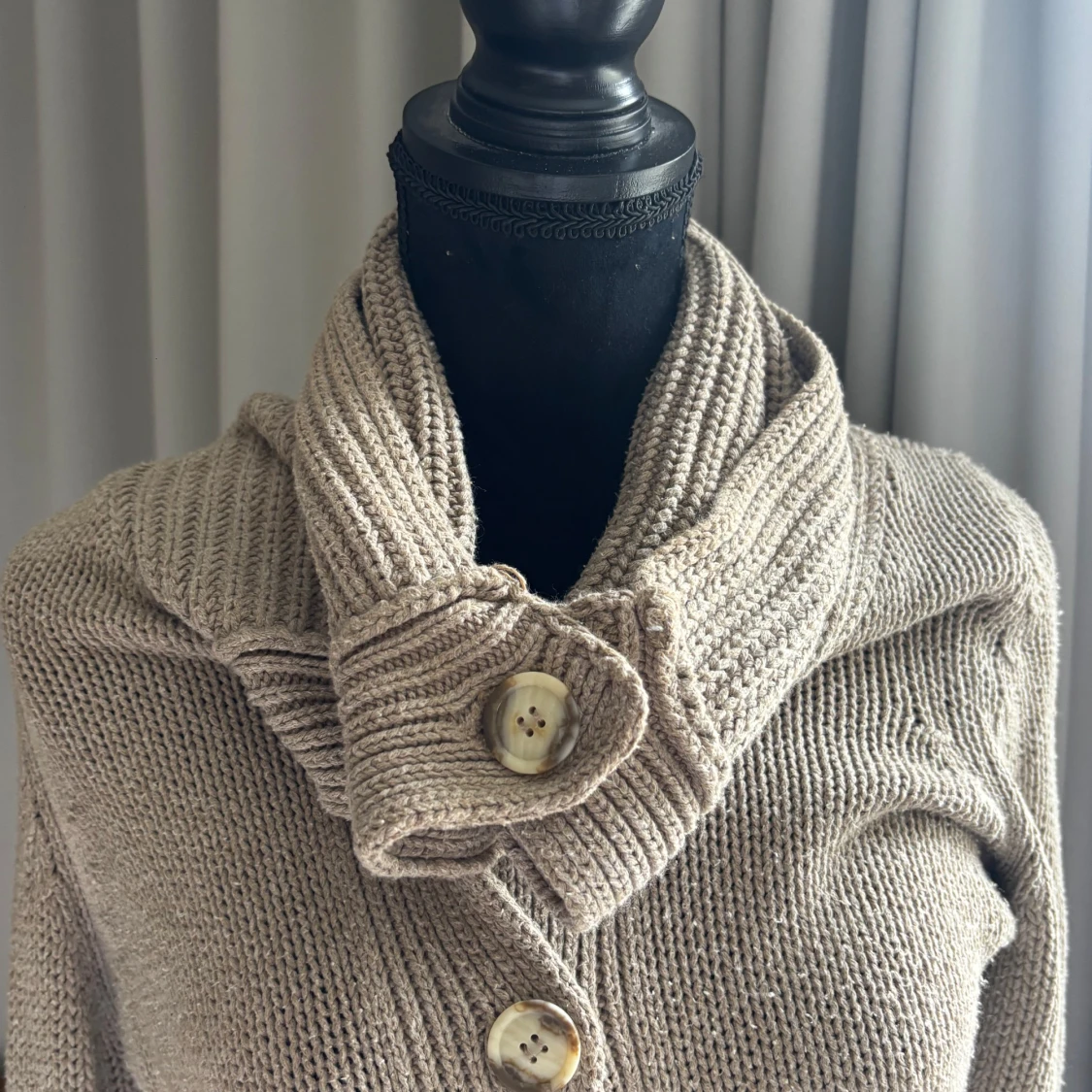 Tröja med knappar - 2