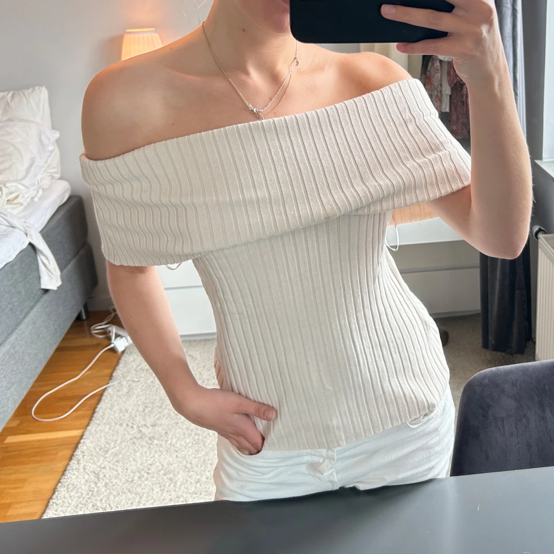 Beige ribbad offshoulder topp
