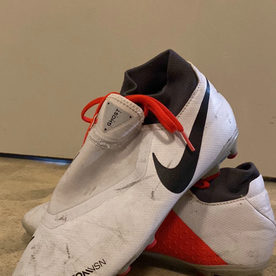 Vita Nike fotbollsskkor