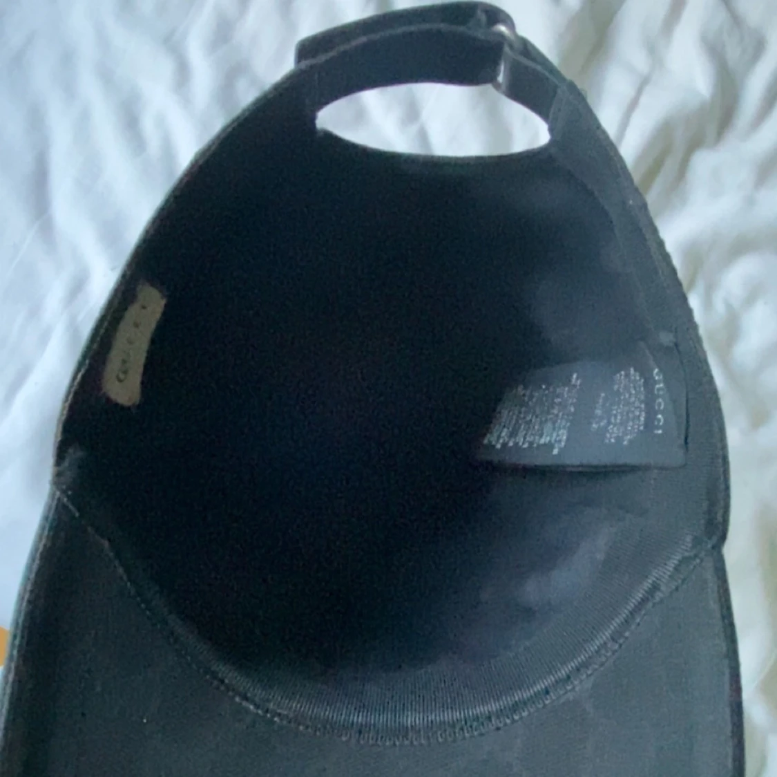 Svart keps från Gucci med röd och grön rand - 1