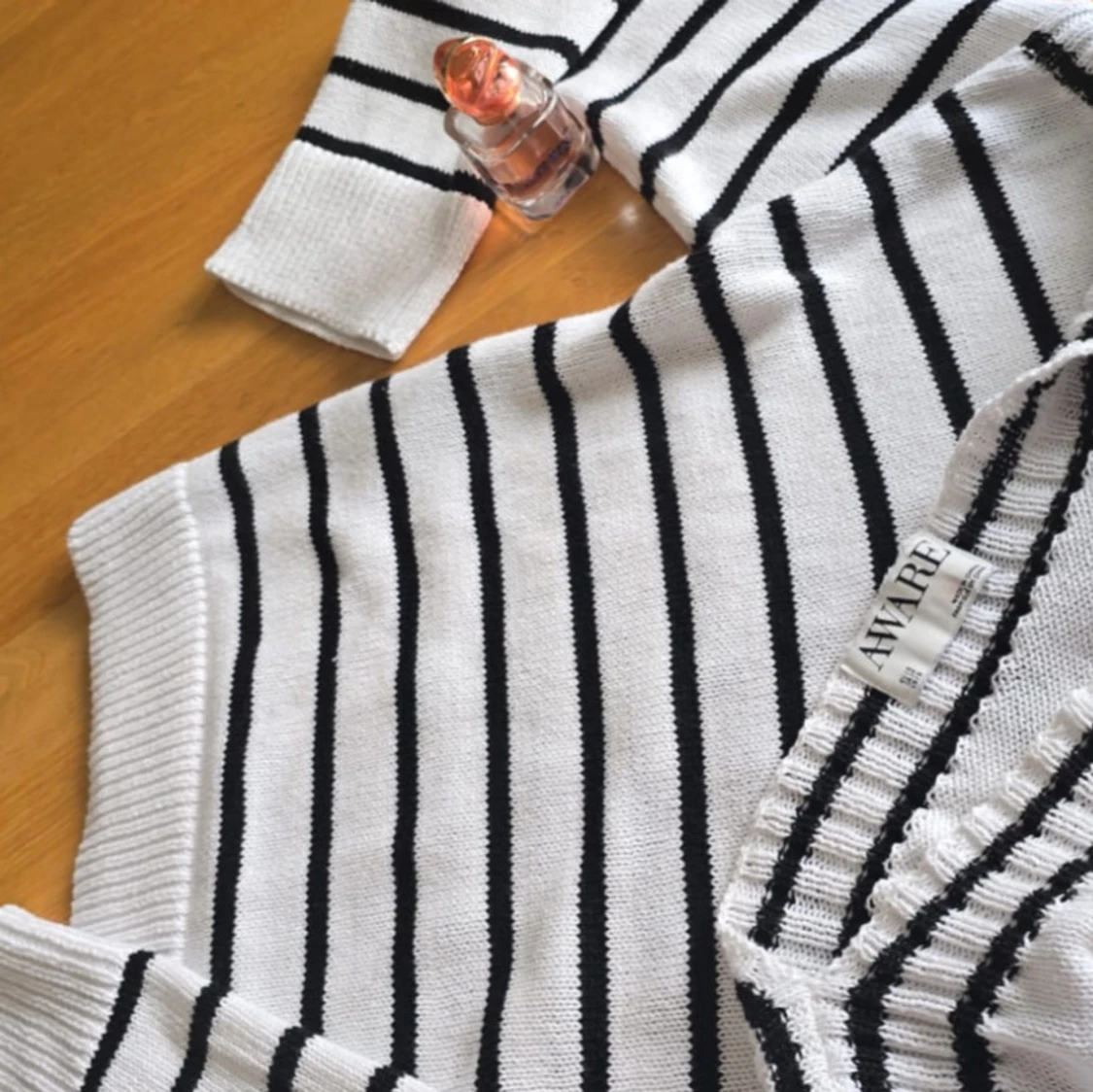 Vit och svart randig stickad tröja från AWARE - 3