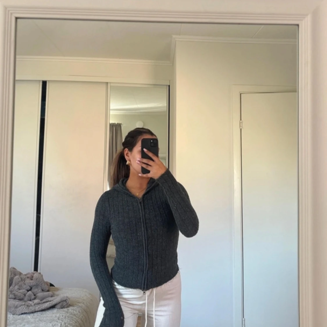 Grå kofta med luva och dragkedja - 3