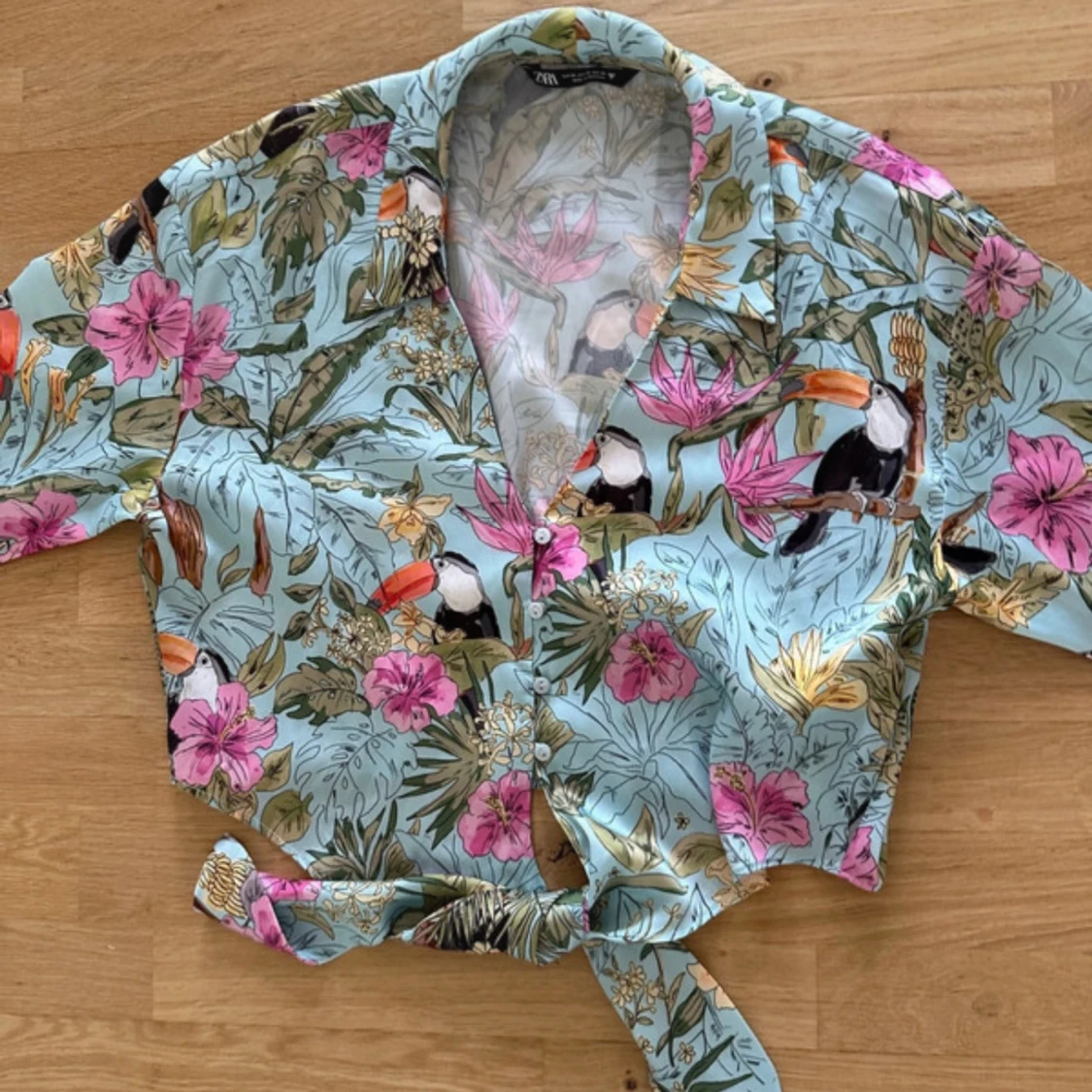 Blommig kortärmad skjorta från Zara