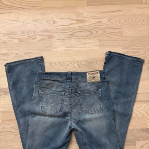 Becca jeans True Religion💙 - Snygga blå bootcut jeans från True Religion. Endast provade en gång. 